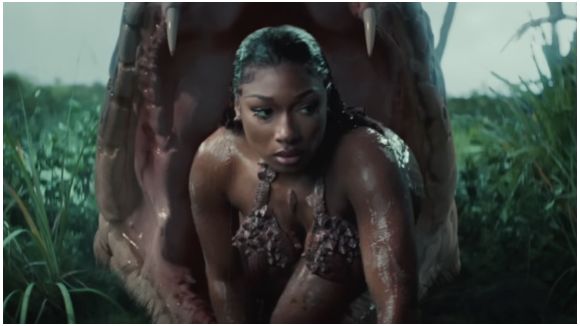 Megan Thee Stallion se mue en "Cobra"