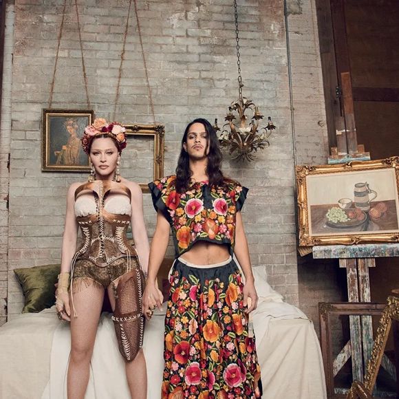 Madonna est une grande fan de Frida, elle collectionne ses tableaux.