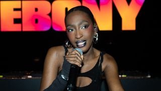 "Elle va percer sur un malentendu" : cette chanteuse US cartonne grâce à Ebony de la Star Academy parce qu'elles ont le même prénom