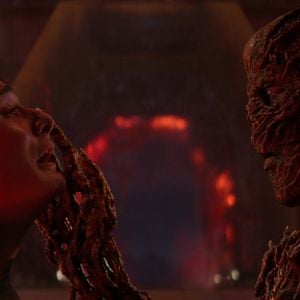 Stranger Things saison 5 : Noah Schnapp dans le rôle de Will Byers et Jamie Campbell Bower dans celui de Vecna