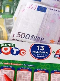 L'homme qui a gagné 16 fois à la loterie sans tricher. Son astuce était si simple qu'elle a fini par être interdite