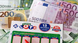 L'homme qui a gagné 16 fois à la loterie sans tricher. Son astuce était si simple qu'elle a fini par être interdite