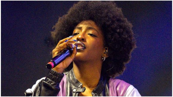 Ebony (Star Academy) dévoile un inédit en concert