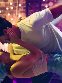 Numéro 1 sur Netflix dans 69 pays : ce film romantique inspiré d'un classique culte séduit le monde entier