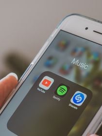 Ni Deezer ni Spotify : cette plateforme de streaming prend des mesures radicales contre l'intelligence artificielle