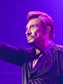Ce chanteur français va participer au film sur Johnny Hallyday et c'est logique quand on y pense !