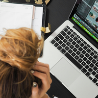 De plus en plus de millennials deviennent managers, vantent le télétravail et la santé mentale, mais ils ont un vrai problème