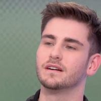 Julien (Star Ac) chante son single à la télévision