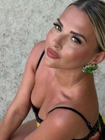 Kelly Vedovelli comparée à une "escorte" sur Instagram, la chroniqueuse de Cyril Hanouna réagit parfaitement