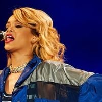 Nice : Rihanna rend hommage aux victimes en live