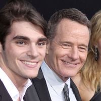 "Tu vas me manquer, mon fils" : Bryan Cranston en deuil après la disparition de l'acteur qui jouait son fils dans Breaking Bad