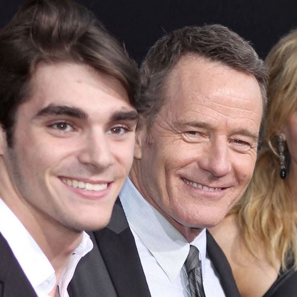 "Tu vas me manquer, mon fils" : Bryan Cranston en deuil après la disparition de l'acteur qui jouait son fils dans Breaking Bad