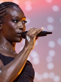 Juste Shani invitée de la première VOLUM Session : live et interview en exclu