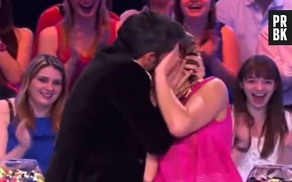 Laury Thilleman embrassée de force par Ary Abittan