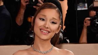Ariana Grande : surprise, son dernier single signe un énorme démarrage dans les charts français !