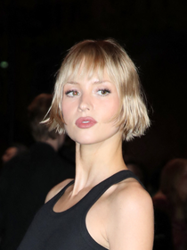 Pelles pendant 14 heures, passants ivres et tournage à l'iPhone : Angèle raconte les coulisses folles de son nouveau clip avec Justice, What You Want