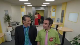 Caméra Café en deuil : un acteur emblématique nous a quittés, M6 et les acteurs réagissent ! "Tu es parti en tout discrétion"