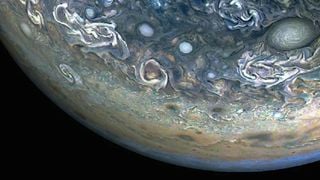 Digne d'un film de science-fiction : la sonde Juno de la NASA capture l'image d'un dauphin à la surface de Jupiter