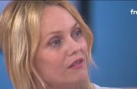 Dans l'émission C à vous, Vanessa Paradis a réagi aux propos d'Abraham Wapler & Raïka Hazanavicius sur les fils de.