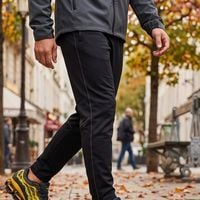 Pour les 30 ans de Pokémon, adidas sort une sneaker Pikachu avec l'incroyable silhouette des crampons de football F50+