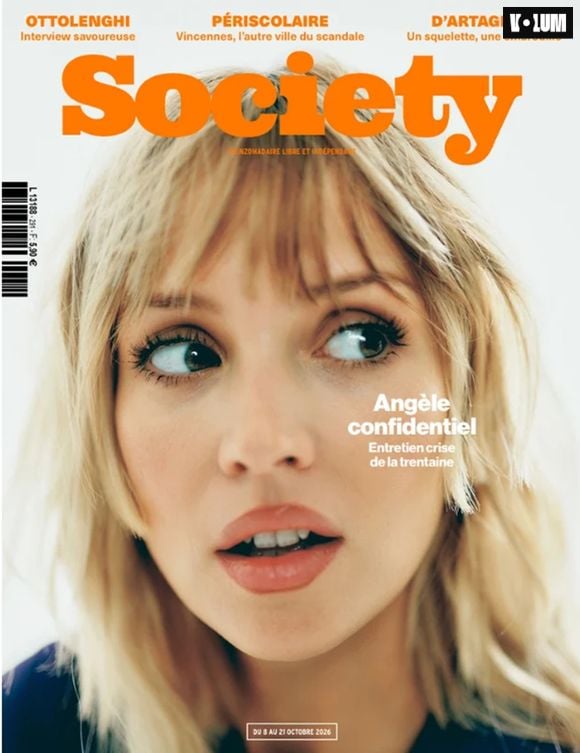 La chanteuse Belge est en Une de la revue Society et assume les critiques.