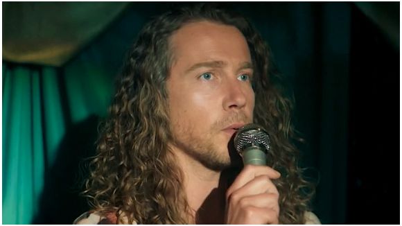 Julien Doré : une scène de chant dans "Panda"