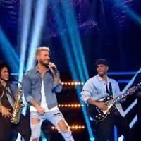 M Pokora chante "Cette année-là" en live