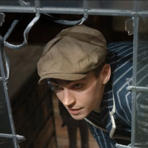 Hero Fiennes-Tiffin dans la série Young Sherlock de Prime Video