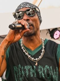 Biopic sur Snoop Dogg : cet acteur d'une célèbre série Netflix va jouer le rappeur au cinéma