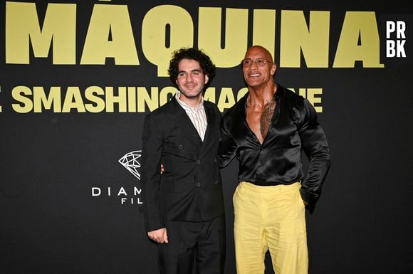 October 7, 2025, Mexico City, Ciudad de Mexico, Mexico: (L-R) Director Ben Safdie and actor Dwayne Johnson attends the red carpet for The Smashing Machine film premiere at Toreo Parque Central. on October 7, 2025 in Mexico City, Mexico. © Carlos Tischler/eyepix via ZUMA Press Wire / Bestimage