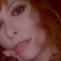 Mylène Farmer dévoile le clip "Rolling Stone"