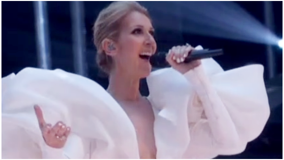Céline Dion chante "My Heart Will Go On"