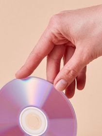 Le CD naissait il y a 44 ans : quel est le tout premier disque de l'histoire ?