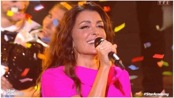 Star Ac : Jenifer chante un medley de ses tubes