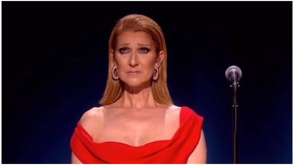 Céline Dion fond en larmes sur scène
