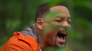Un film d'aventure avec Will Smith vient de sortir et on peut le voir "traire" une tarentule