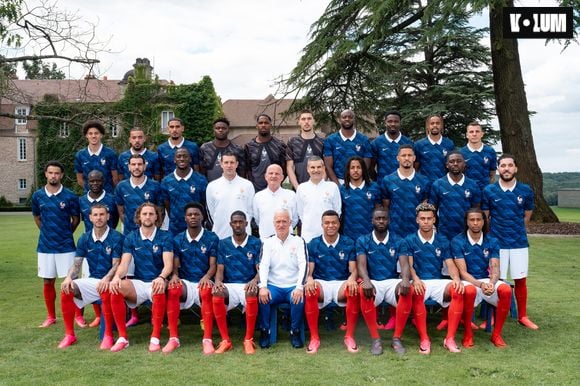 Les joueurs de l'équipe de France de football posent au centre d'entraînement de la Fédération française de football (FFF) à Clairefontaine-en-Yvelines, France, le 5 juin 2026. Mike Maignan (AC Milan) Robin Risser (RC Lens) Brice Samba (Stade Rennais), Lucas Digne (Aston Villa) Malo Gusto (Chelsea) Lucas Hernández (Paris Saint-Germain) Théo Hernández (Al-Hilal) Ibrahima Konaté (Liverpool FC) Jules Koundé (FC Barcelone) Maxence Lacroix (Crystal Palace) William Saliba (Arsenal) Dayot Upamecano (Bayern Munich), N'Golo Kanté (Fenerbahçe) Manu Koné (AS Rome) Adrien Rabiot (AC Milan) Aurélien Tchouaméni (Real Madrid) Warren Zaïre-Emery (Paris Saint-Germain), Maghnes Akliouche (AS Monaco) Bradley Barcola (Paris Saint-Germain) Rayan Cherki (Manchester City) Ousmane Dembélé (Paris Saint-Germain) Désiré Doué (Paris Saint-Germain) Jean-Philippe Mateta (Crystal Palace) Kylian Mbappé (Real Madrid) Michael Olise (Bayern Munich) Marcus Thuram (Inter Milan). Simon Morcel/FFF via Bestimage