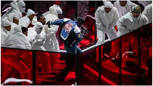 Super Bowl : le show explosif de Kendrick Lamar !