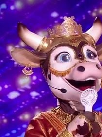 Mask Singer 2025 : l'identité de la Vache dévoilée par erreur, l'énorme fail de Camille Combal sur le plateau