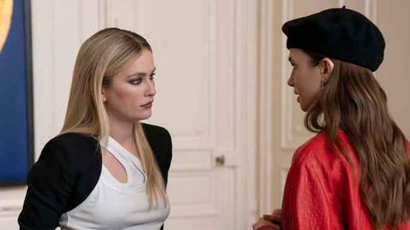 Emily in Paris saison 5 : Lily Collins ou Camille Razat ? Une comédienne phare quitte la série Netflix de son plein gré, mais elle a une bonne raison