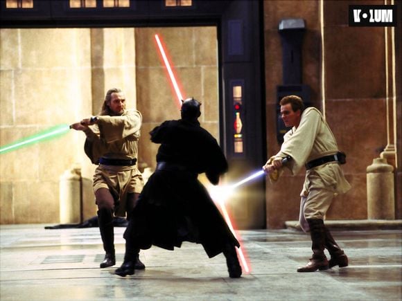 Si vous n'avez jamais vécu un Star Wars en salles, le meilleur comme le pire, vous ignorez peut être cette sensation : constater qu'un public vibre tout entier lors d'une projection. Dès que les premières notes épiques de John Williams résonnent lors du fameux générique d'ouverture spatial, un spectateur crie "Allez !!" et des applaudissements furieux et collectifs s'ensuivent dans l'assistance. Même son de cloche, au générique de fin. Ce sont des rituels, quel que soit le cinéma, un signe de reconnaissance fédérateur entre fans.