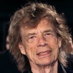 Mick Jagger (83 ans) s'entraîne 5 à 6 jours par semaine et court 12 km par jour : "Je me couche vers 2 heures du matin. Je me lève à 10 heures"