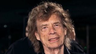 Mick Jagger (83 ans) s'entraîne 5 à 6 jours par semaine et court 12 km par jour : "Je me couche vers 2 heures du matin. Je me lève à 10 heures"