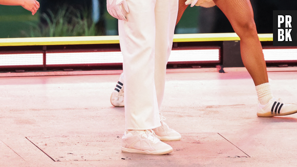 Bad Bunny au Super Bowl avec sa paire de sneakers adidas BadBo 1.0