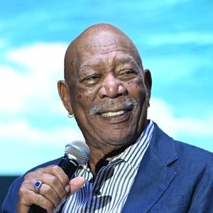 Boca Raton, FL Morgan Freeman's Symphonic Blues Experience se produit pendant Beatles On The Beach au Mizner Park Amphitheater à Boca Raton, Floride.
Sur la photo : Morgan Freeman