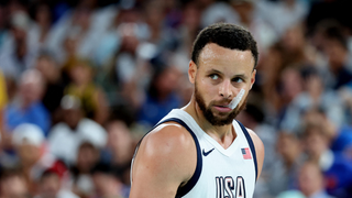 Stephen Curry repéré avec des sneakers Decathlon… et un détail intrigue