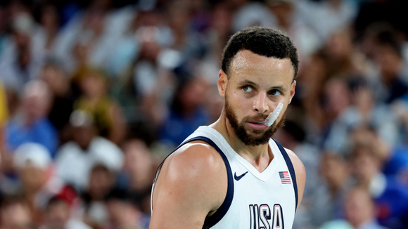 Stephen Curry repéré avec des sneakers Decathlon… et un détail intrigue
