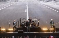U2 en concert au Stade de France en 2017.