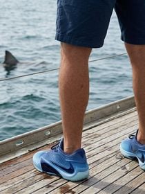 Il y a 51 ans, ce film a fait trembler le monde : Nike lui rend hommage avec la sneaker JA 4 "Deep Water"