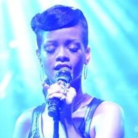Rihanna débute sa tournée et annule un concert